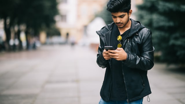 Digital addiction affects 25-30% of teenagers who exhibit problematic smartphone or internet use