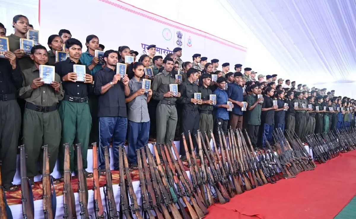 नरेंद्र मोदी की सरकार में सिकुड़ गया नक्सलवाद, आत्मसमर्पण करने वाले नक्सलियों को मिल रही हैं ये सुविधाएं