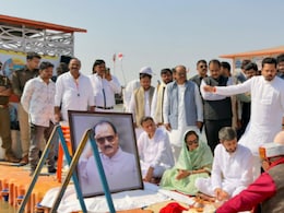 Ajit Pawar : अजित पवार यांच्या अस्थींचं विसर्जन, त्रिवेणी संगमावर अश्रूंचा बांध फुटला, कोण कोण होते उपस्थित?