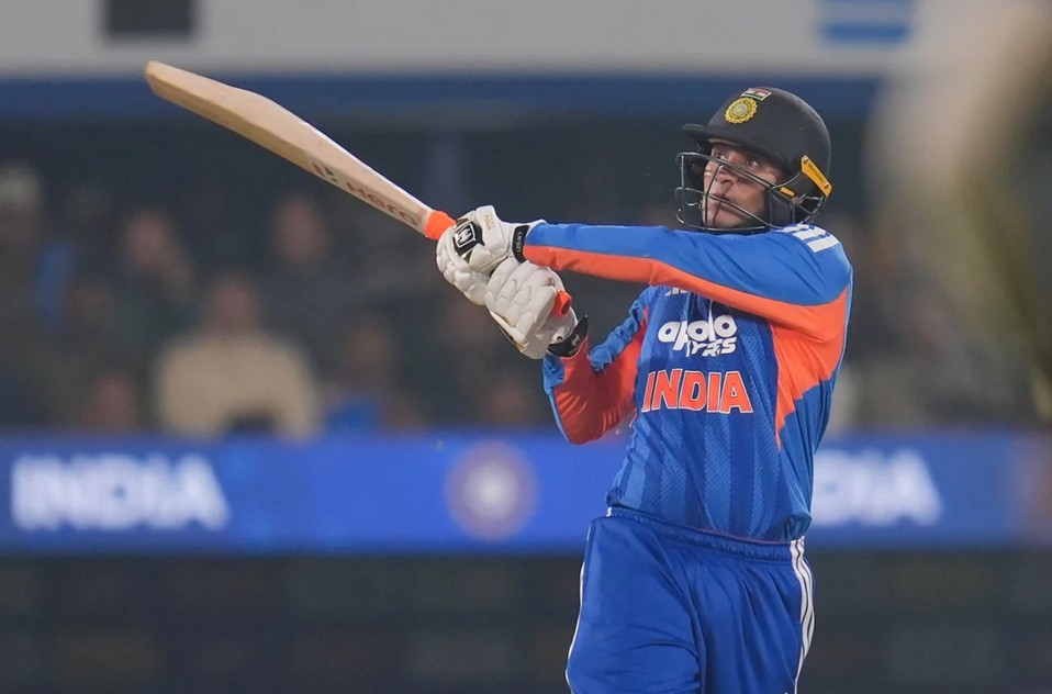 IND vs SA Super 8 LIVE Score: ईशान किशन के बाद तिलक वर्मा भी लौटे, भारत 5/2