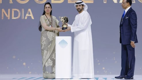 इस भारतीय महिला टीचर ने लहराया विश्व में परचम, दुनियाभर के अध्यापकों को पछाड़ जीता ये अवार्ड, मिला करोड़ों का इनाम