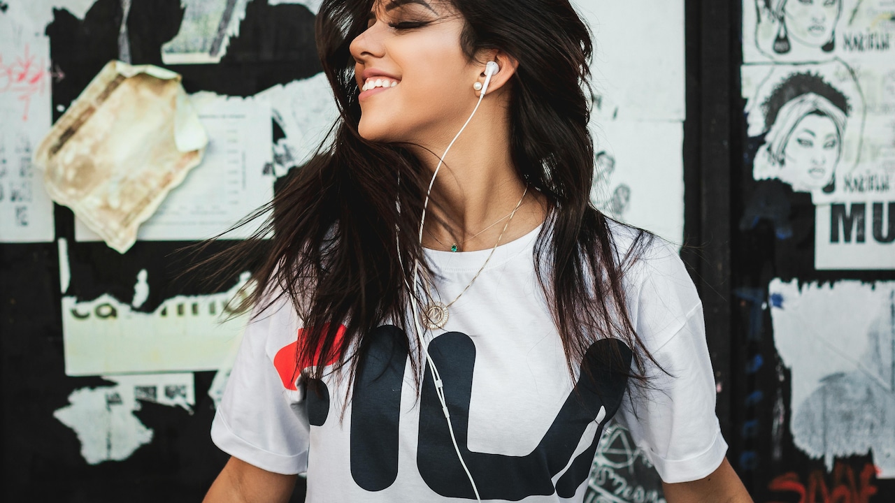 Wired earphones are extremely Y2K coded and wins every time in mic quality