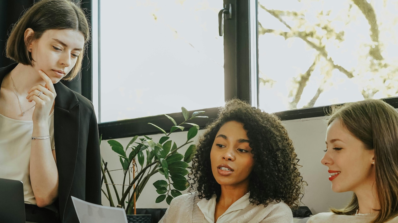 From V-Neck To Boat Neck: 11 Neckline Types And How To Choose The Right One From V-Neck To Boat Neck: 11 Neckline Types And How To Choose The Right One