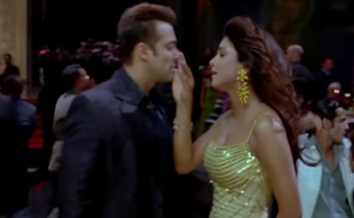 10 सुपरस्टार के होते हुए हुई फ्लॉप, साढ़े 3 घंटे की अवधि ने किया दर्शकों को बोर, सलमान खान भी आए थे फिल्म में