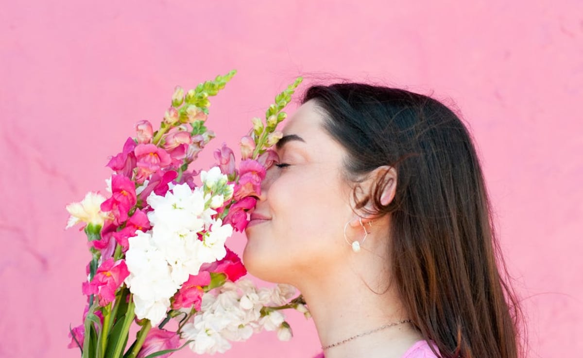 Before taking a whiff, know which flowers have natural toxins