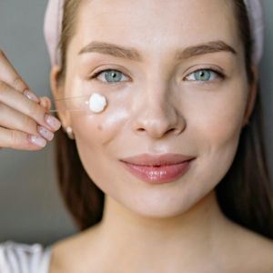 Shop Tinted Sunscreens For Oily Skin Under ₹500