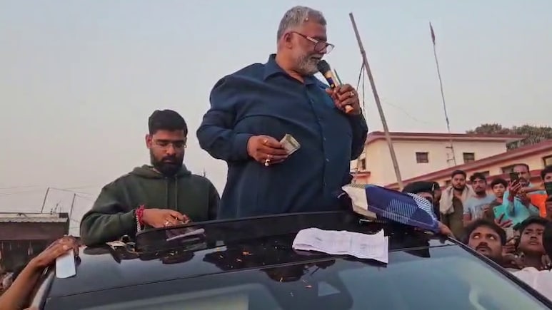 पूछा अकाउंट नंबर और काट दिया चेक.... बिहार में जब अग्निकांड के पीड़ितों की मदद करने पहुंचे पप्पू यादव