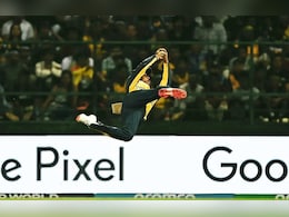 VIDEO: मैक्सवेल का कैच पकड़ने के लिए 'चीता' बने निसांका, हवा में कलाबाजी देख दुनिया रह गई सन्न