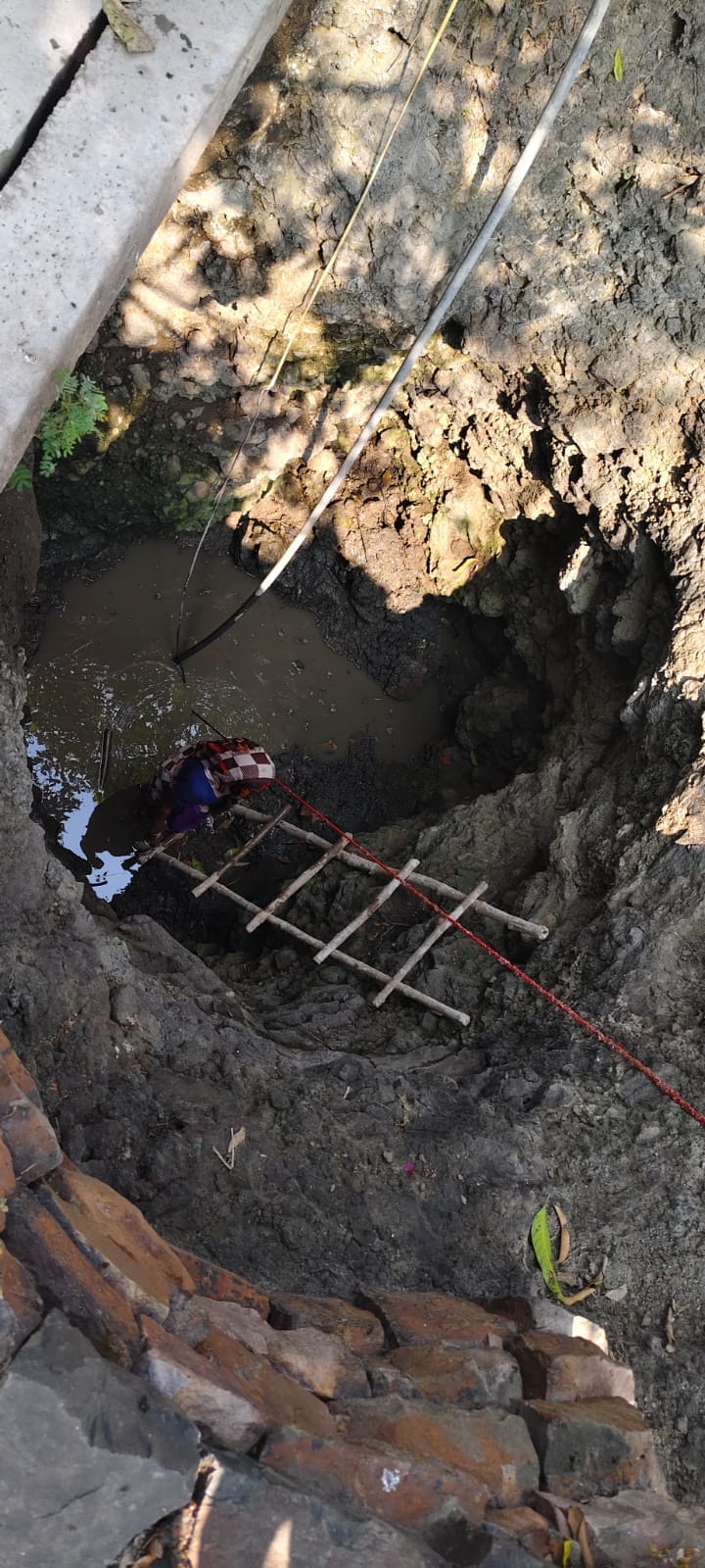 ashoknagar mungaoli tila village water crisis ground report handpump demand