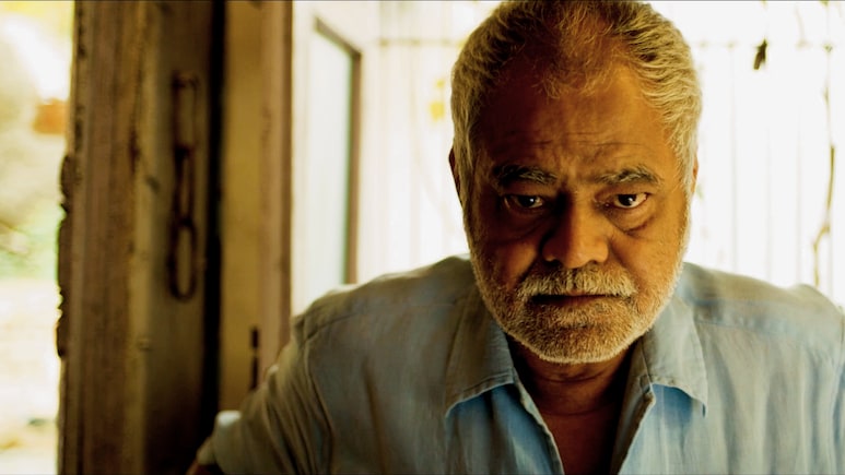 Vadh Review: मजबूर मां-बाप ने किया कर्ज देने वाले का कत्ल, आटे की चक्की में पीसी हड्डियां, सांसें रोक देंगे 1 घंटे 50 मिनट