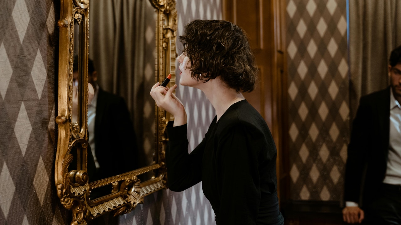 Make small spaces look bigger with these mirror placement tips