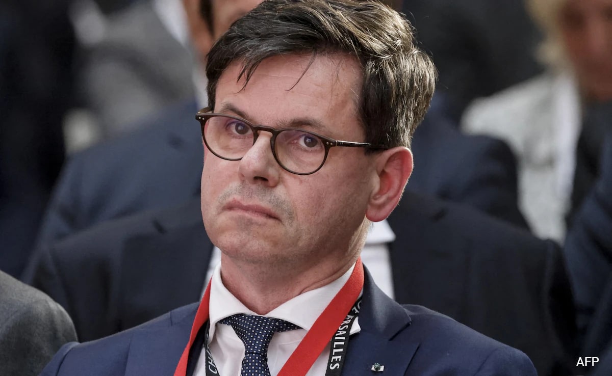 Head Of France's Palace Of Versailles To Take Over Louvre: Report