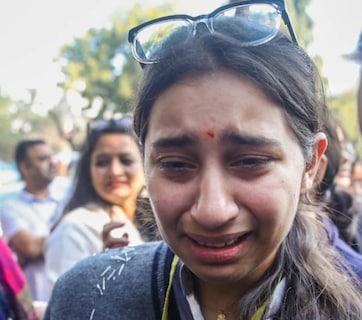 पेपर देख छात्रों की उड़ी हवाइयां! CBSE 10 मैथ्स पेपर को लेकर सोशल मीडिया पर छिड़ी बहस, क्या सच में टफ था एग्जाम