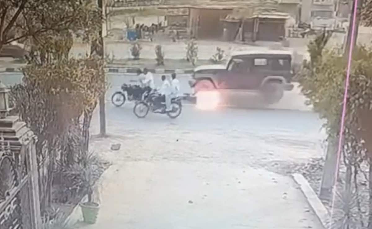On Camera, Thar Drags Burning Motorcycle For 7 km In Noida Highway Escape