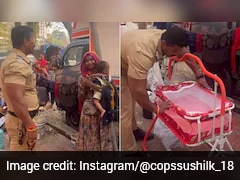 गोद में बच्चा लिए बेघर मां को देख पसीजा पुलिसवाले का दिल, ड्यूटी से लौटते वक्त किया कुछ ऐसा, Video रुला देगा