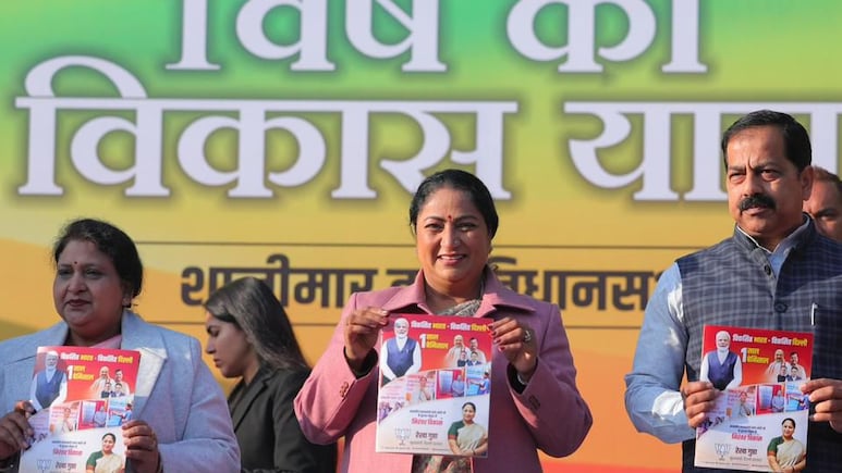 अपने क्षेत्र में पहुंच CM रेखा गुप्ता ने पेश किया एक साल का रिपोर्ट कार्ड, DTC के लिए 1200 करोड़ भी मंजूर