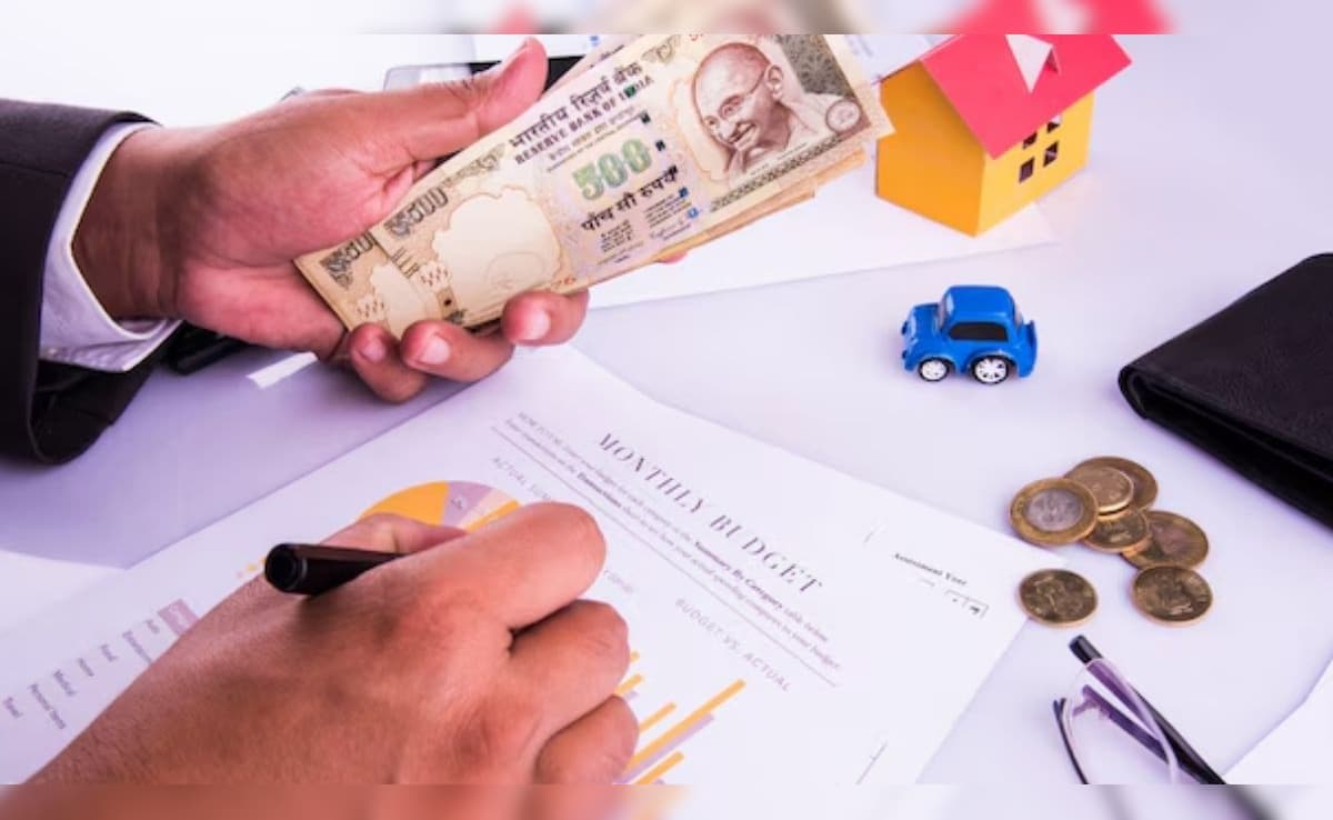 Fitment Factor Update: सरकारी कर्मचारियों के लिए बड़ा मौका, सैलरी और पेंशन में हुए ये बड़े सुधार, जानिए क्या है नया अपडेट