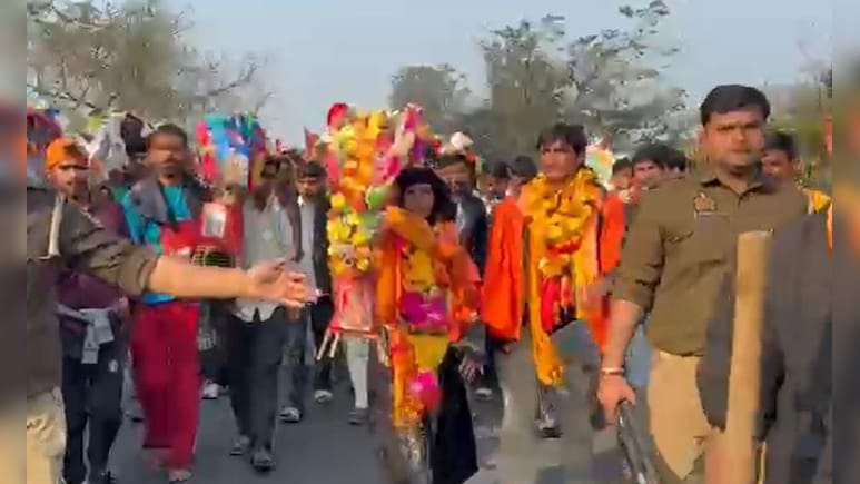 बुर्का पहन हरिद्वार से लाईं कांवड़, ये हैं संभल की शिवभक्&zwj;त तमन्&zwj;ना मलिक