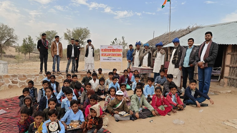 बाड़मेर में 27 सरकारी स्कूल बिना भवन, खुले आसमान तले पढ़ने को मजबूर बच्चे; 3 साल से झोपड़ियों में चल रहा स्कूल &nbsp;