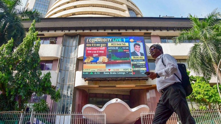 Share Market Today: गिरावट के बाद संभला बाजार, सेंसेक्स 400 अंक उछला, बैंकिंग शेयरों में जबरदस्त खरीदारी