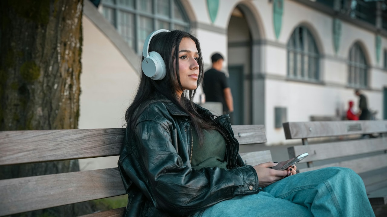 Wired vs Wireless Earphones: Decide What Truly Works Best for Marathon Office Hours.