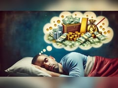 सपने में पैसा देखते हैं, तो क्या होता है? अमीर बनेंगे या नहीं, जानिए क्या होता है इसका अर्थ