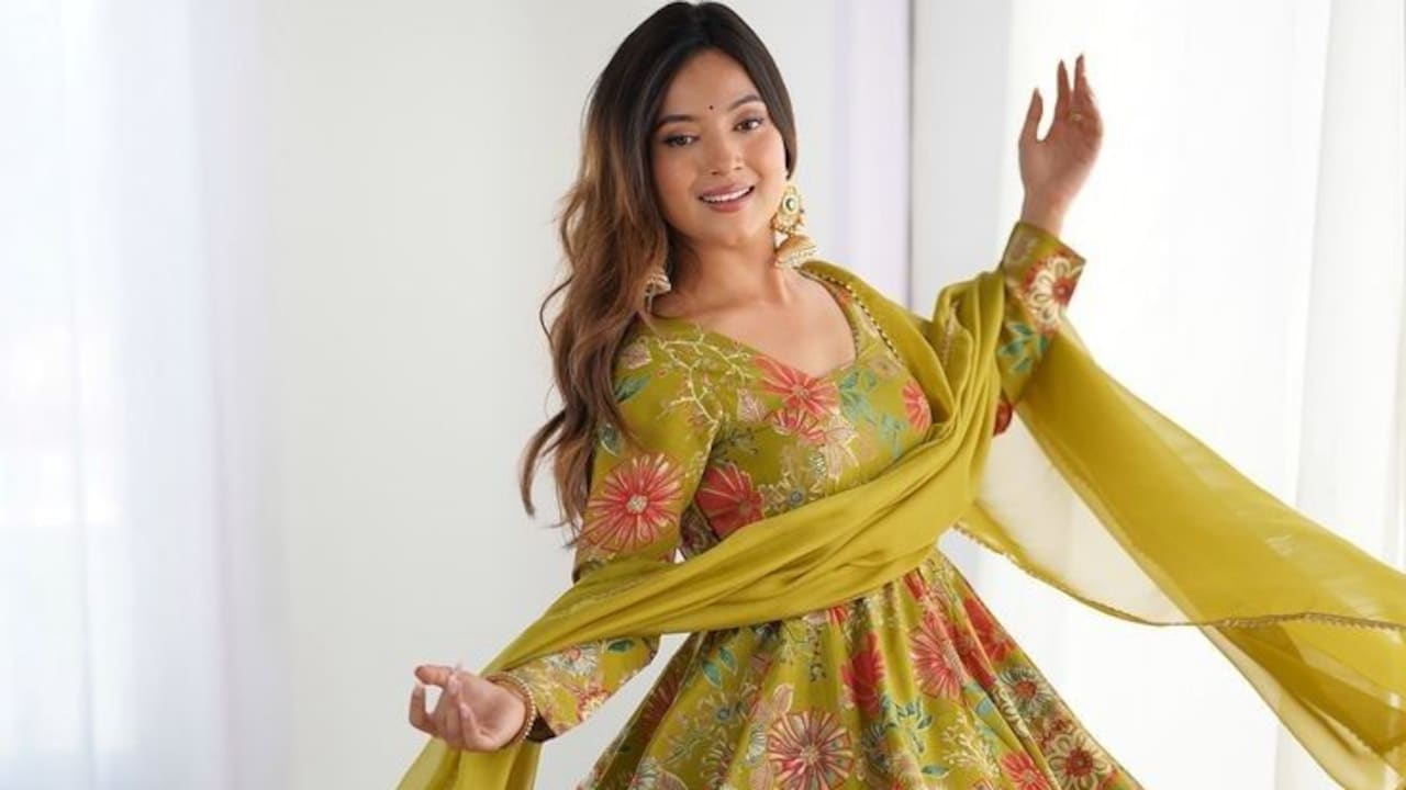 How To Style A Sharara Set: 10 Tips To Make The Volume Look Elegant