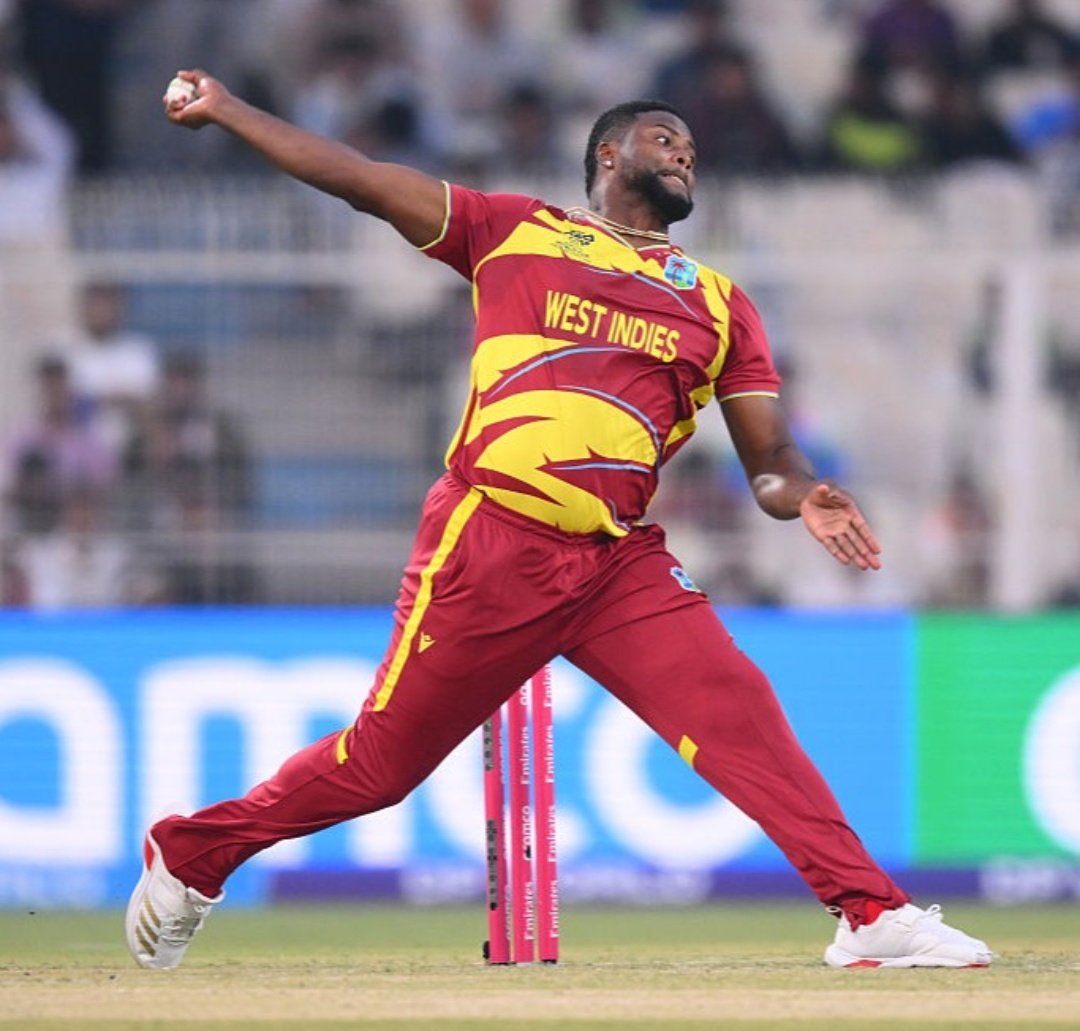 W,W,W,W, रोमारियो शेफर्ड का कमाल, हैट्रिक, चौका, पंजा लेकर पूरी दुनिया को चौंकाया, VIDEO