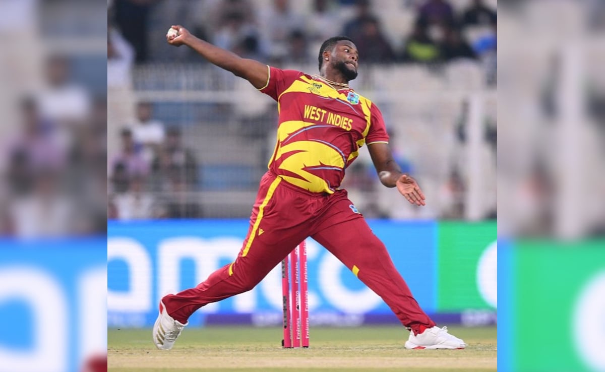 W,W,W,W, रोमारियो शेफर्ड का कमाल, हैट्रिक, चौका, पंजा लेकर पूरी दुनिया को चौंकाया, VIDEO