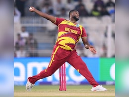 W,W,W,W, रोमारियो शेफर्ड का कमाल, हैट्रिक, चौका, पंजा लेकर पूरी दुनिया को चौंकाया, VIDEO