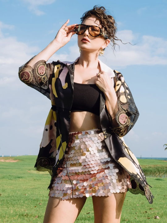 Sunny Leone Nails the Perfect Daytime Sparkle Fit