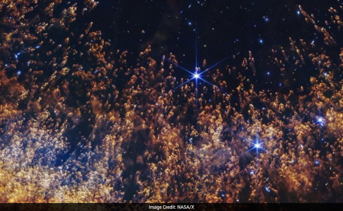 James Webb Telescope Reveals Helix Nebula's Stunning Detail