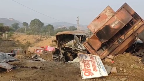 पुष्&zwj;कर में बजरी से भरे ट्रेलर और फ्रिज लदी पिकअप की टक्कर, दो ड्राइवरों की मौत&nbsp;