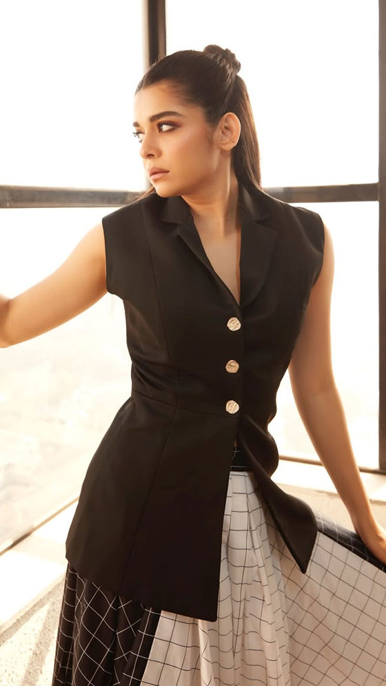 Mithila Palkar&rsquo;s Chic Black Look