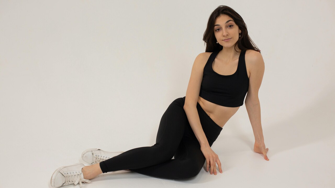 How to Stop Black Leggings from Fading: Fabric, Fit and Wash Tips