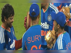 रिंकू सिंह के अलावा सूर्यकुमार यादव ने इस 'स्पेशल' खिलाड़ी को सीरीज जीतने के बाद थमाई ट्रॉफी, Video