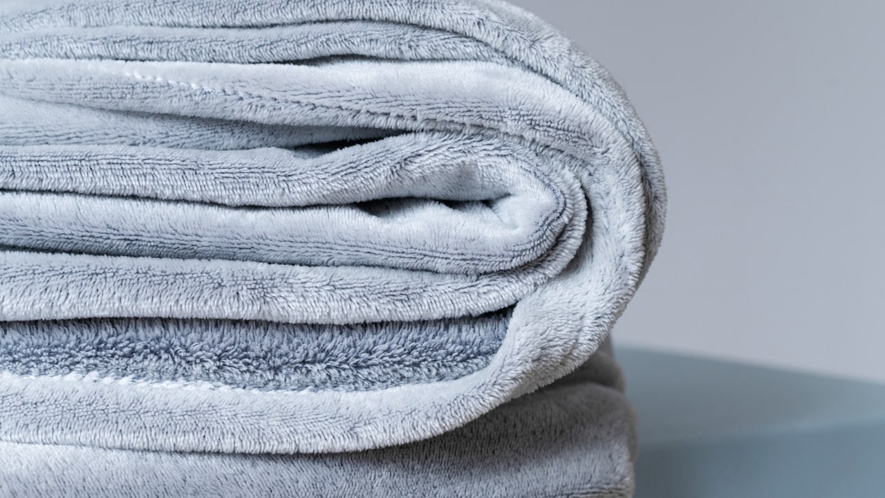 Cotton vs Microfiber Quilts: Whats Actually Better? Cotton vs Microfiber Quilts: Whats Actually Better?