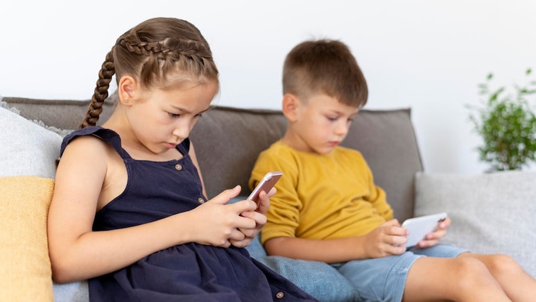 आपके बच्चे को भी है गेमिंग की लत? आज ही फोन में कर दें ये 4 बदलाव, हर हरकत पर रहेगा कंट्रोल