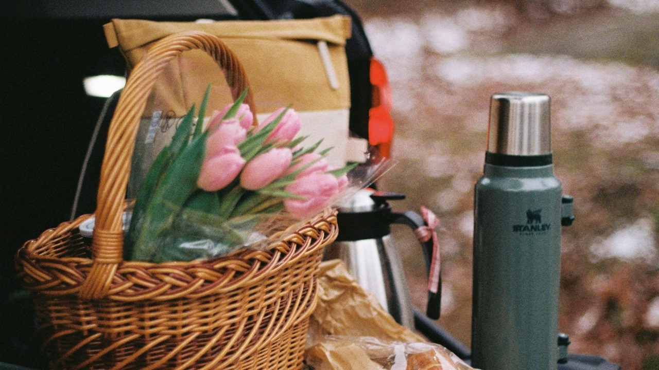 What are the gifts you need to include in the hamper?