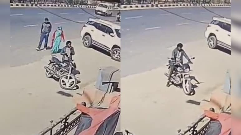 On Camera, Man Relishes Samosa In Jaipur. He Then Steals A Bike