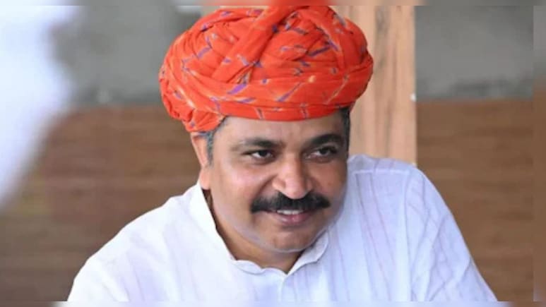 न&zwj;िजी बस ऑपरेटर के पक्ष में उतरे जूली, बोले- कौन अध&zwj;िकारी है, ज&zwj;िसने व्&zwj;यवस्&zwj;था बिगाड़ दी?