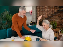 बुढ़ापे की टेंशन दूर करेगी पोस्ट ऑफिस की ये स्कीम, हर महीने होगी 20 हजार की कमाई, जानिए इंटरेस्ट रेट, टैक्स बेनिफिट्स और लिमिट