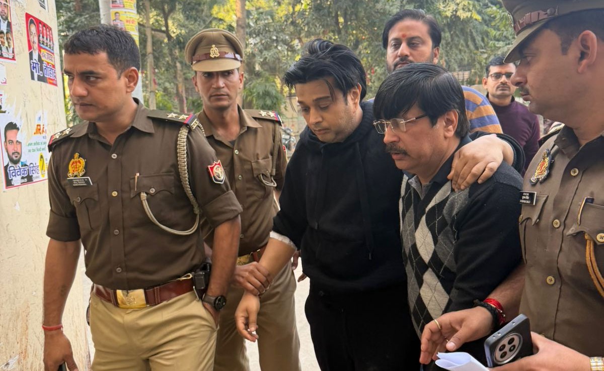 कानपुर लैंबॉर्गिनी केस: तंबाकू कारोबारी के बेटे शिवम मिश्रा की गिरफ्तारी की तस्वीर आई सामने