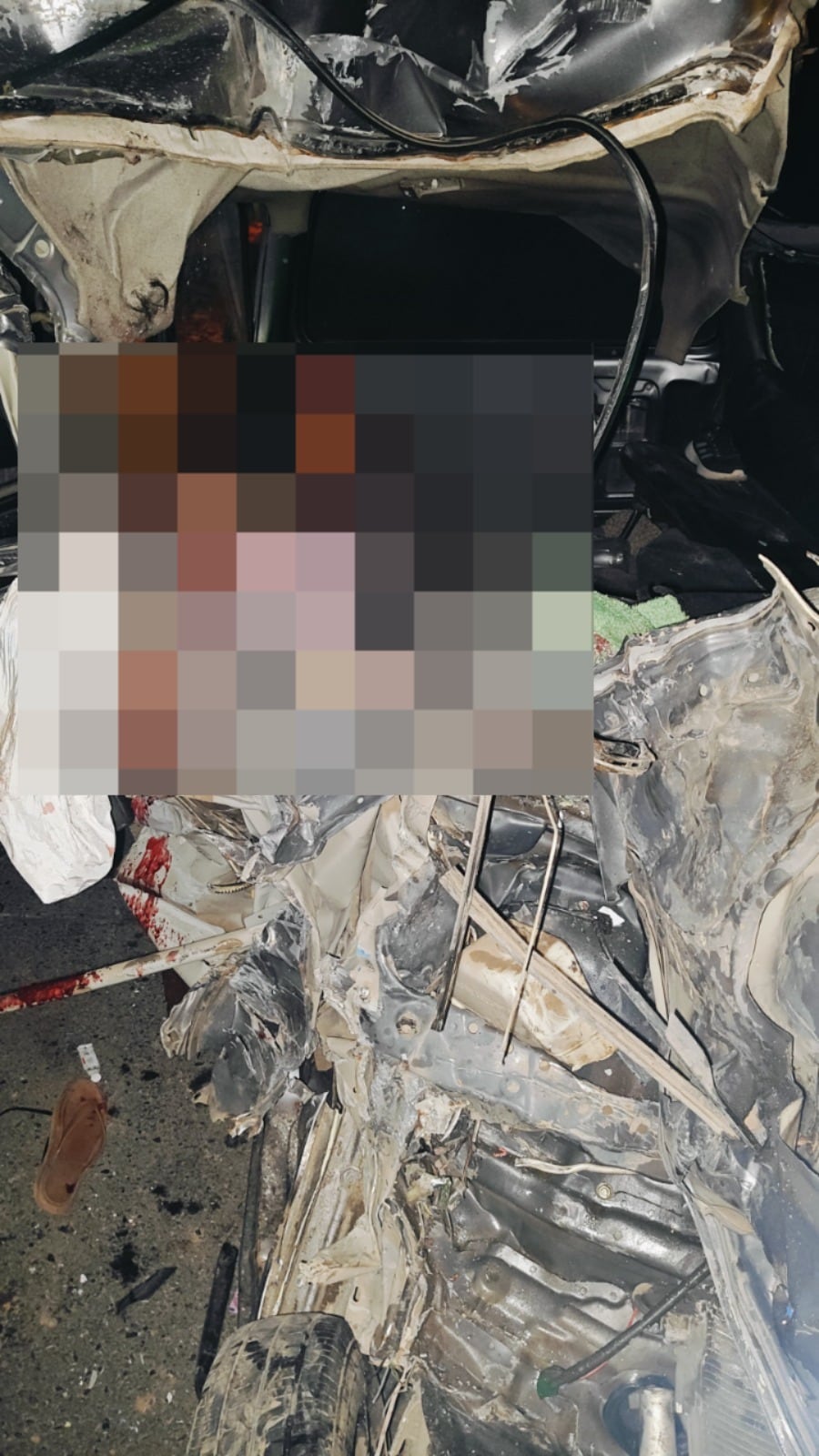 Bhind Road Accident: बुरी तरह क्षतिग्रस्त हो गई कार्. Bhind Road Accident: बुरी तरह क्षतिग्रस्त हो गई कार्.