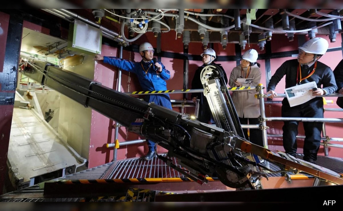 Snake-Like Robot Unveiled For Fukushima Debris Removal