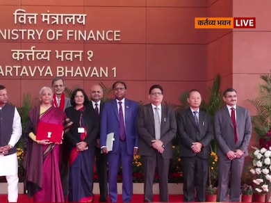 बजट के लिए वित्त मंत्री ने कौनसी स्पेशल साड़ी पहनी है?