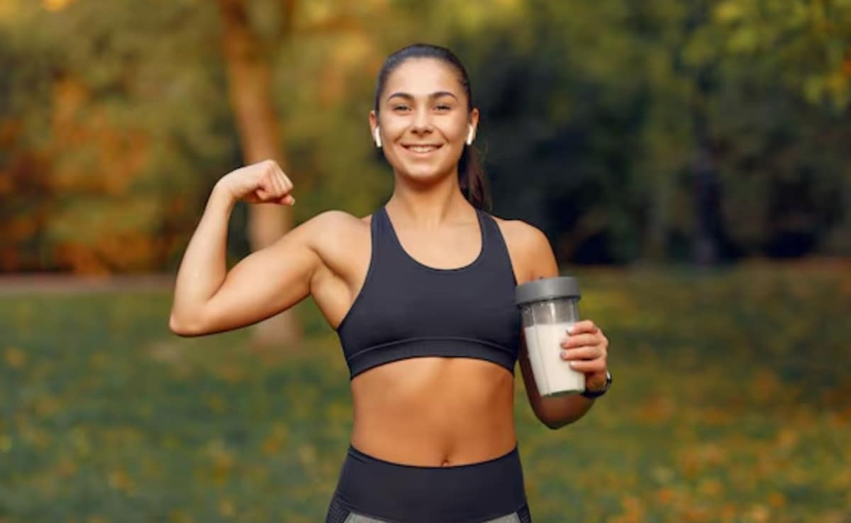 Nutritionist Explains Why And How Women Should Consume Protein Powder
