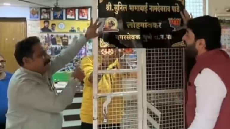 VIDEO: "लोक नगरसेवक व्हायच्या आधीच...", मुरलीधर मोहोळांनी स्वत: लावला नगरसेवकाच्या ऑफिसचा बोर्ड