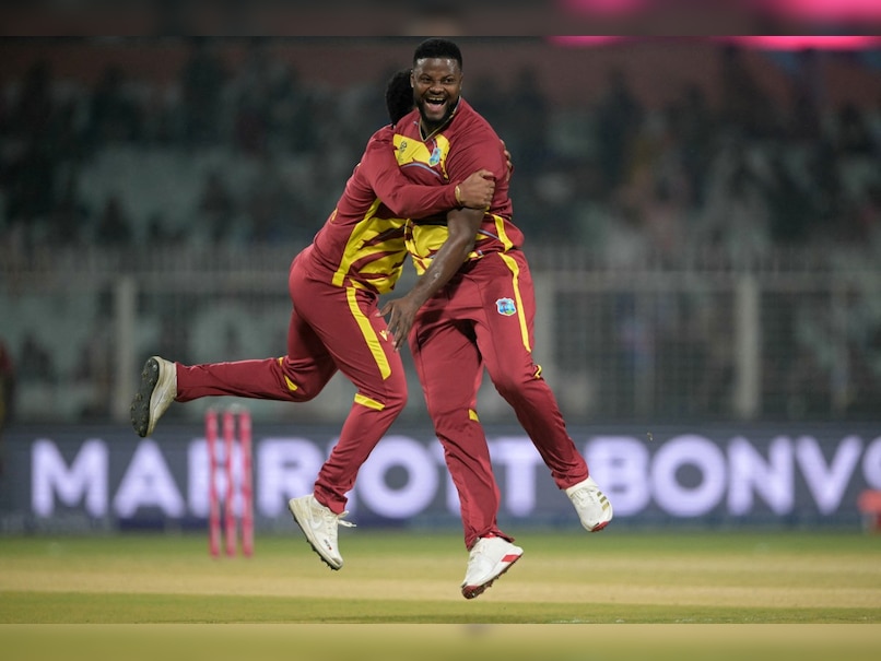 W, W, W, 0, W: Windies Star Romario Shepherd Lights Up T20 World Cup Day 1 With 4-Wicket Over. Watch