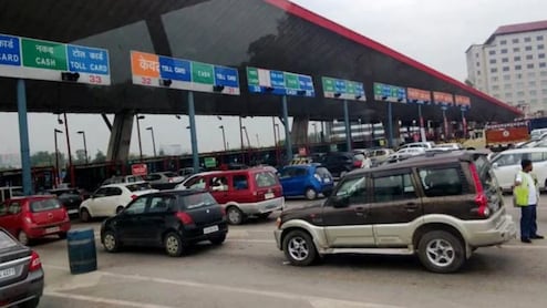 National Highway : हायवेवरचा प्रवास आता विनाथांबा, टोल नाक्यांवर 1 एप्रिलपासून मोठे बदल, वाचा नवे नियम!
